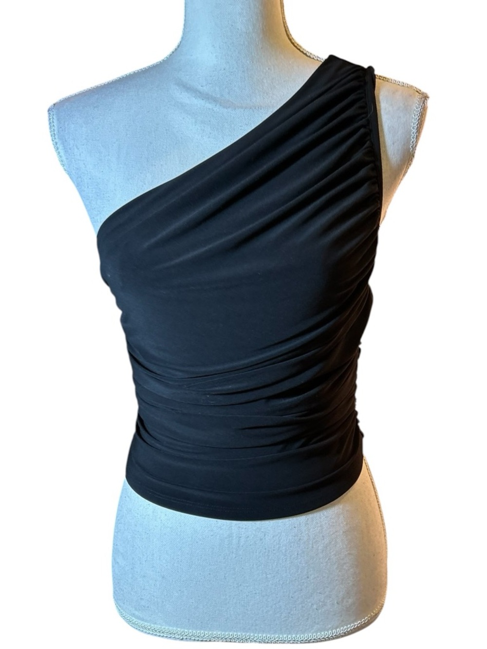Express Black One-Shoulder Ruched Tank - Picture 4 of 9